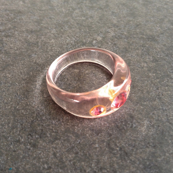 Vintage Pink Lucite Ring - Picture 3 of 3